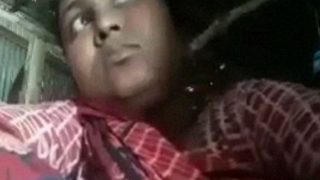 Istri Rumah Tangga Bangladesh Yang Kesepian Menggoda Diri Dengan Mainan Seks
