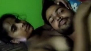 Pasangan Benggala Yang Bergairah Di Balik Pintu Karantina