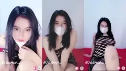 Setelan Dalam Jaring Pink Yang Menggoda Dan Menyala