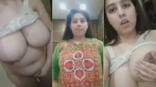 Video Panas Pacar Bugil Dengan Payudara Besar Yang Melucuti Pakaian Di Depan Kamera