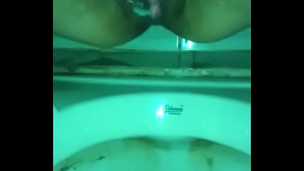 Istri India Desi Mengencingi Ranjang