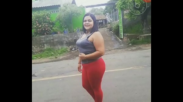 Menggoda Di Depan Kamera