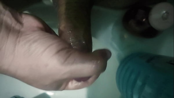 Pijat Dan Fetish Di Wastafel Kamar Mandi, Mengerang Dan Menunggu Kenikmatan Klimaks Dari Serigala Nakal