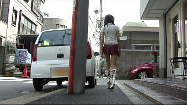 Tiga Badan Bergeliat: Jepang Kurus Digoyang Dua Lelaki