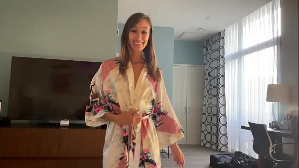Christy Love Asia Yang Panas Menggoda Penggemar Dengan Tubuh Seksinya – Pov Sperma Tumpah Di Payudara