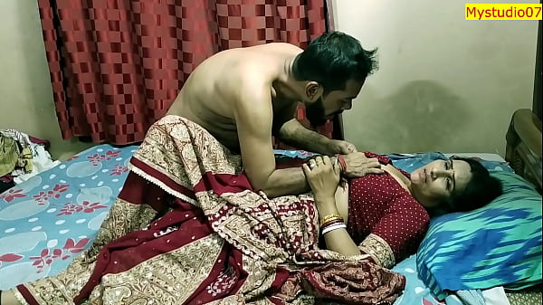 Bhabhi India Yang Seksi Menggoda Teman Dekat Suaminya, Adegan Panas Dengan Suara Erotis Dalam Bahasa Hindi!