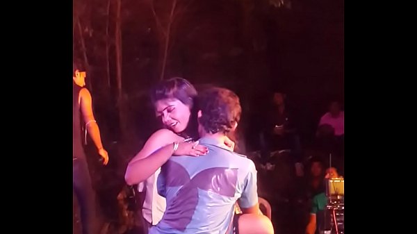 Tarian Panggung Desi Yang Menggoda Dan Memabukkan