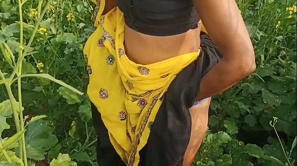 सरसों के खेत में ममता को उसके पति ने मौका देखकर जबरदस्त चोदा, बाहर खुले में साफ हिंदी आवाज में