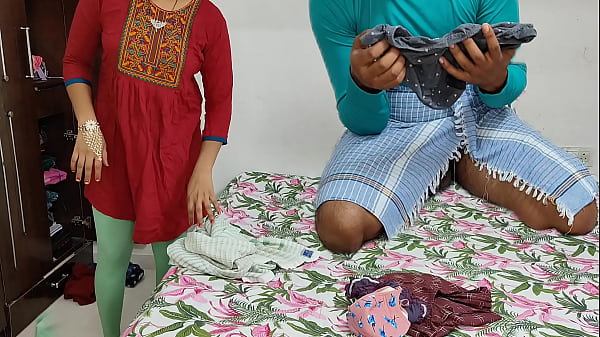 कोमल स्नान कर रही थी तभी उसका देवर आकर उसकी चुदाई करने लगा