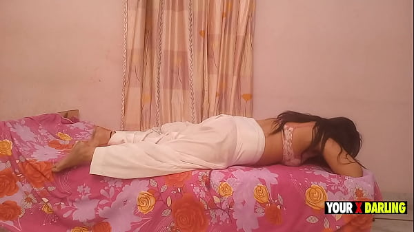 Hari Ketiga: Ibu Tiri Kesakitan Punggung, Anak Tirinya Menggila Dan Memuaskan Sembari Memijat