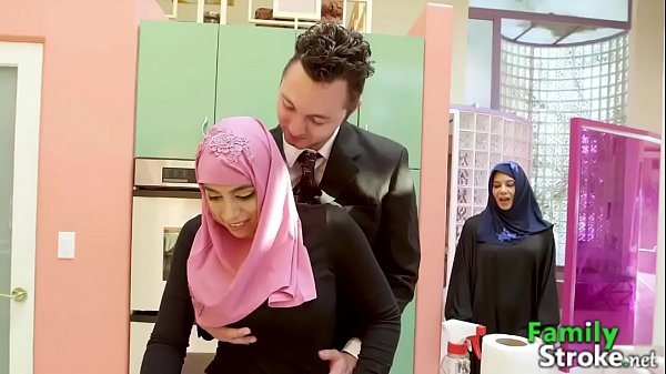 Arab Tiri Yang Menggoda Menikmati Batang Keras Kakak Tirinya