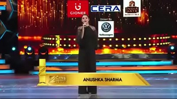 Gadis India Yang Menggoda Dengan Lekuk Tubuh Memukau