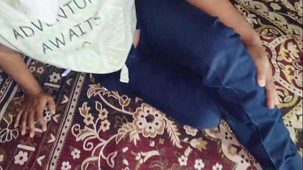 Desi Bhabhi Ka Garam Pani Devar Ke Upar Chhalka, Chudai Mein Bheeg Gaya Uska Badan