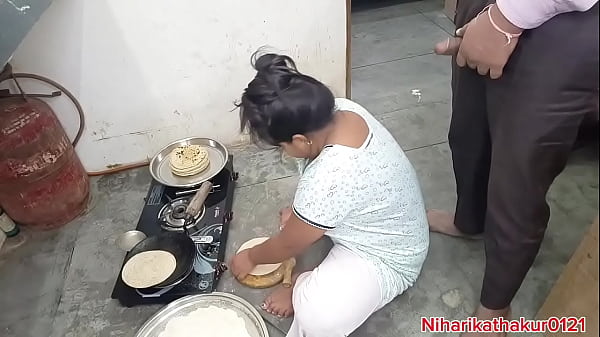 Ibu Tiri India Yang Panas Menggoda Di Dapur