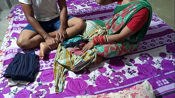 गरीब लड़की को कपड़े बेचते देखकर, पैसे के लालच में उसकी इज्जत लूटी गई
