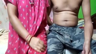Pelayan Menggoda Nyonya Jalangnya Dalam Video Mesum Bersama Bibi