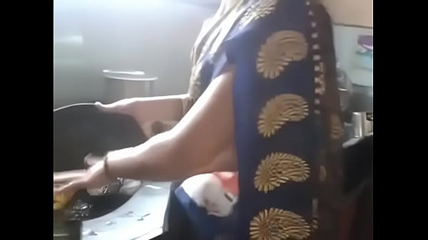 Tante India Desi Kannada Seksi, Pusar Dan Pinggulnya Bikin Greget