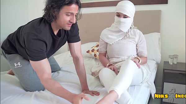 Gadis Muslimah Berpayudara Besar Yang Patuh Dihardcore Ganas Oleh Cowok Desi