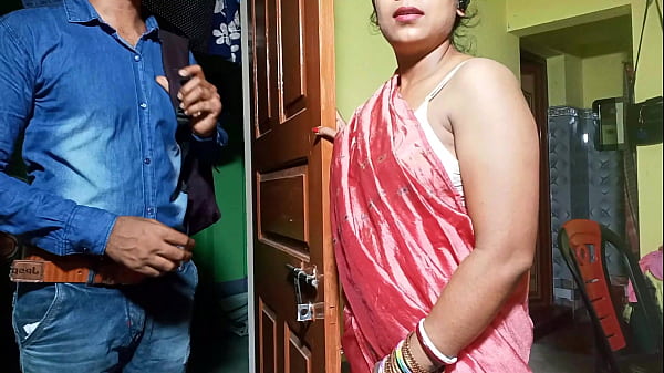 ब्रा बेचने वाले ने भाभी को लुभाकर किया गरम मजा – हिंदी में गंदी आवाज