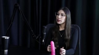 Melina Khalifa: Ibu Yang Dingin, Keluarga Terkekang, Dan Gaya Deep Throat Yang Menggoda