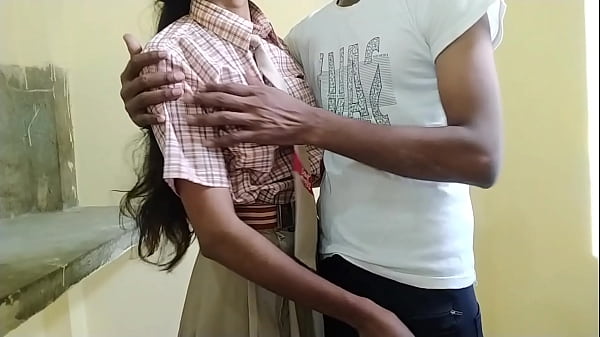 Mahasiswa Desa India Menggoyang Pacar Sekolahnya Yang Berusia 18 Tahun