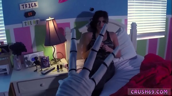 Percakapan Main Dildo Remaja Dan Pengalaman Masturbasi Pertama Ala Tiongkok Dalam Perayaan Swalloween Yang Menggairahkan