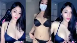 Reva Selebgram Hot Buka-bukaan Live Di Bar Mango