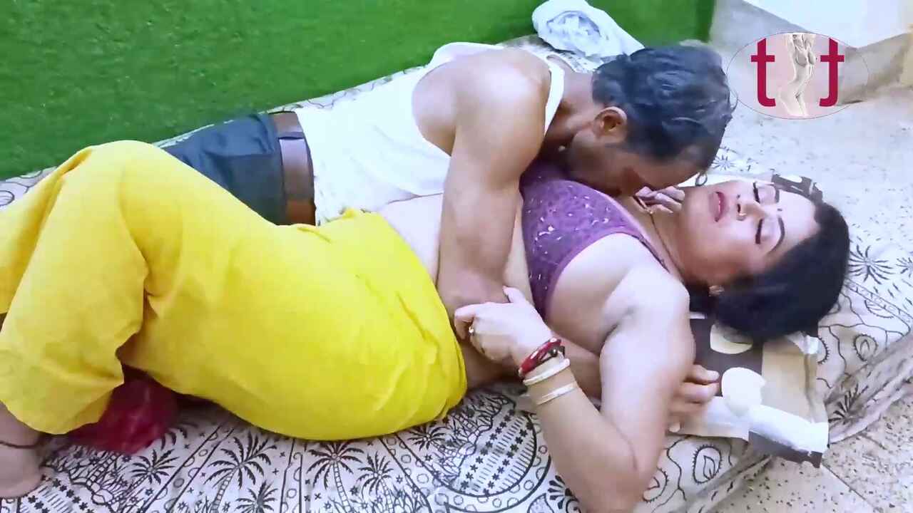Savita Bhabhi 2024: Topless Sensasi, Video Panas Xxx Hindi