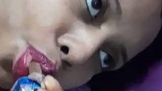 Video Panas Cewek Desi Bugil, Makan Cokelat Sebelum Bercinta
