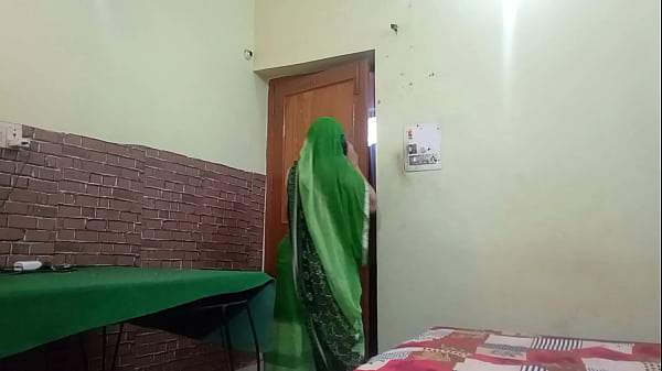 Goyangan Liar Kurir India Bikin Panas Di Ranjang