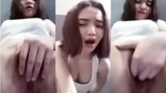 Cewek Bondol Nakal Mainin Jari Tiga