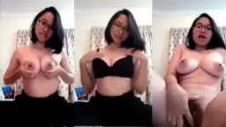 Mahasiswi Baju Toge Colokin Memek Basah