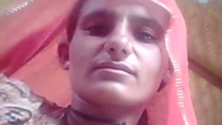 Tante Rajasthan Menggesekkan Memeknya