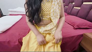Bhabhi Bas Gili Chut Se Hi Mita Sakti Hai Devar Ka Gussa.
