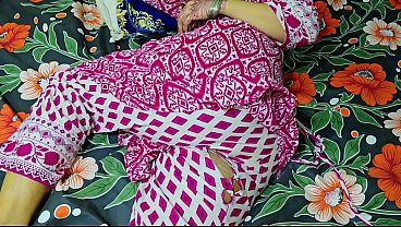 Ibu Tiri Celananya Robek, Anak Tiri Langsung Ngewe Memek Montok Sambil Mainin Pantat Bundar