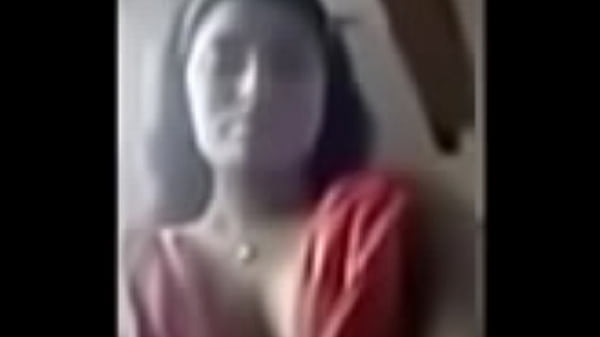 Cewek India Pamer Tetek