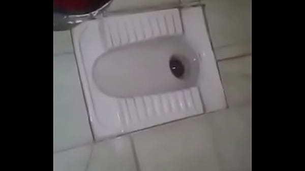 Pasangan Desi Bikin Panas Di Kamar Mandi