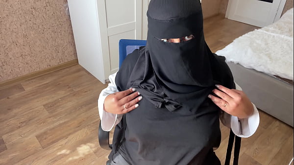 Istri Arab Membaca Kisah Seks Panas Yang Menggairahkan