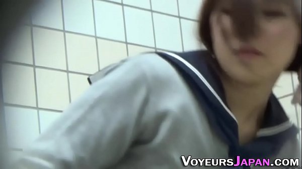 Cewek Jepang Belia Lagi Mainin Kacang, Bikin Pengen Gigit