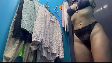 Ganti Baju Di Ruang Ganti, Kamera Tersembunyi, Cewek Rusia Montok Dengan Puting Tegang.