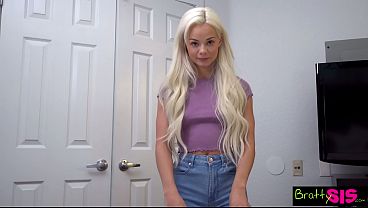 Blonde Nakal Elsa Jean: “kasih Duit Lo, Gue Hisap Kontol Lo Sampe Kering”