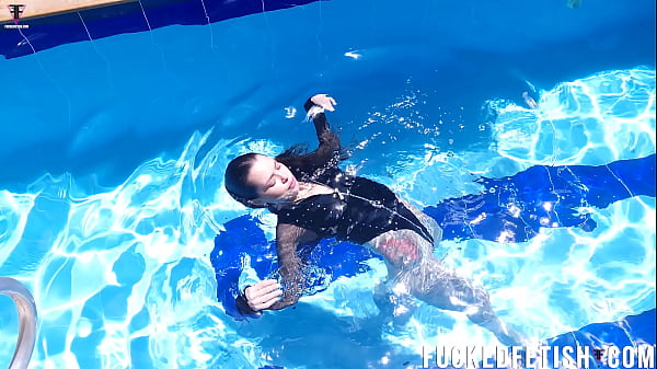 Jessica Bunny Basah Basahan Di Kolam Renang