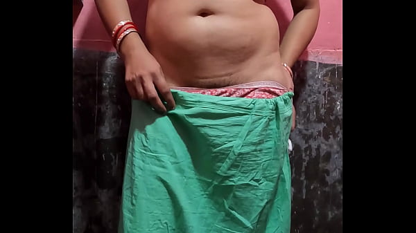 Istri Desi Lagi Cukur Bulu Memeknya, Bikin Ngaceng