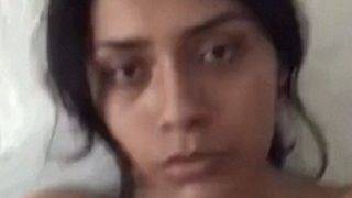 Cewek India Cantik Di Instagram Lagi Mainin Memek Sendiri