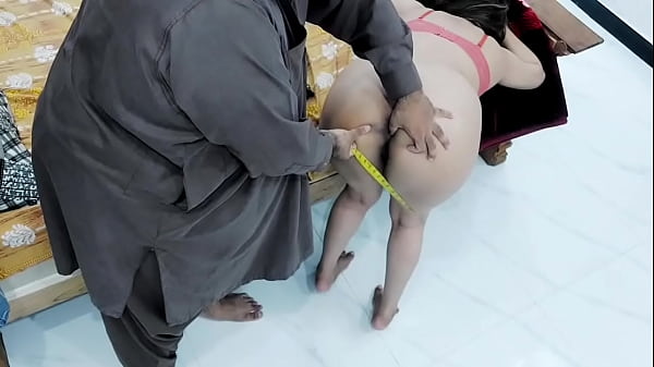 Ibu-ibu Penjahit Desa Ngentot Cewek Gawar Bokong Gede Kayak Pelacur, Keras Dan Kasar Gaya Doggy, Suara Hindi Mesum Romantis.