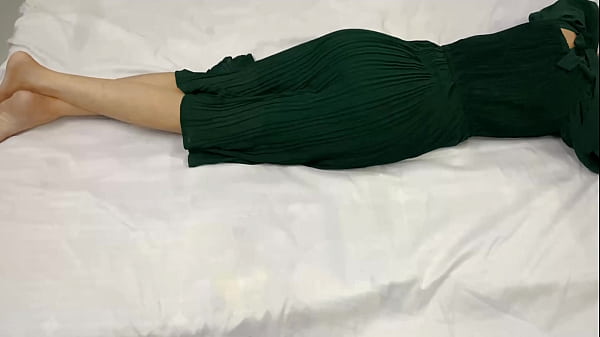 Saat Malam, Step Sisterku Yang Masih 18 Tahun Sendirian Di Kamar, Aku Masuk Dan Memuaskan Hasratku Di Dalam Tubuhnya.