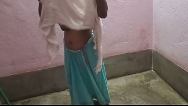 Desi Cewek Super Seksi Jilat Batang Besar Sambil Ngemut Kontol