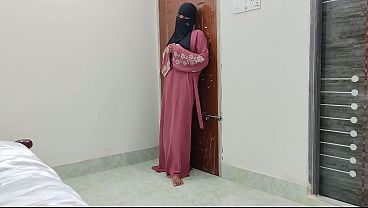 Malu-malu Tapi Hot, Hijab Doyank Kena Entot Pertama Kali Di Kamar.