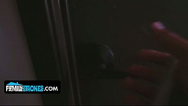 Goyangin Tubuh Montok Layla London Biar Bokep Tiri Ngebutir Lubang Mampet