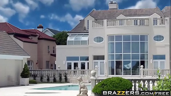Nonton Brazzers – Pantat Gede Doi Suka Yang Besar – Dua Batang Di Semak…dan Di Bolong, Adegan Hot Angelina Valentin
